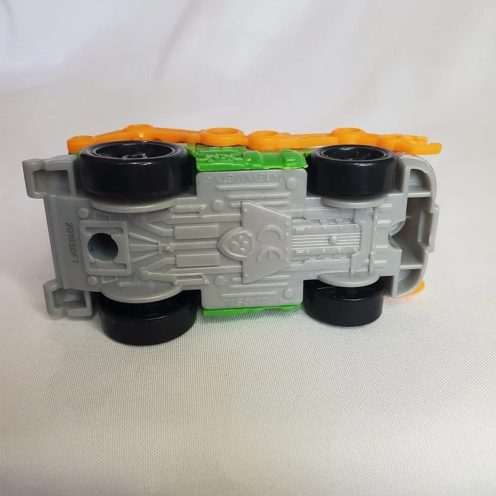 Paw Patrol Rocky Recycle Truck Diecast Car True Metal 1:55 Spin Master